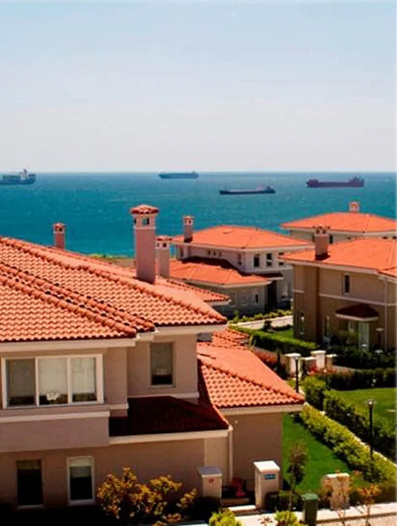 Eston Deniz, Eston Şehir